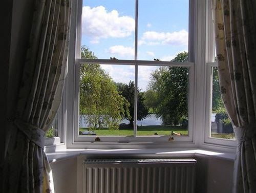 Old Riverview Guest House Earith Extérieur photo